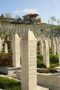 Vista de un cementerio bosnio